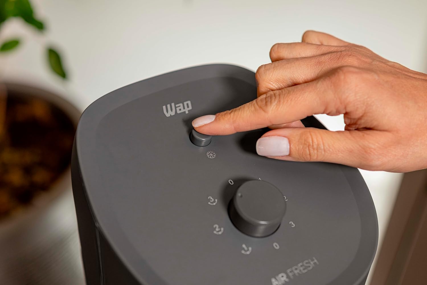 WAP Climatizador de Ar AIR FRESH 4 em 1 com Reservatório para Essência e 3 Níveis de Velocidades Baixo Ruído 90W - Moderno