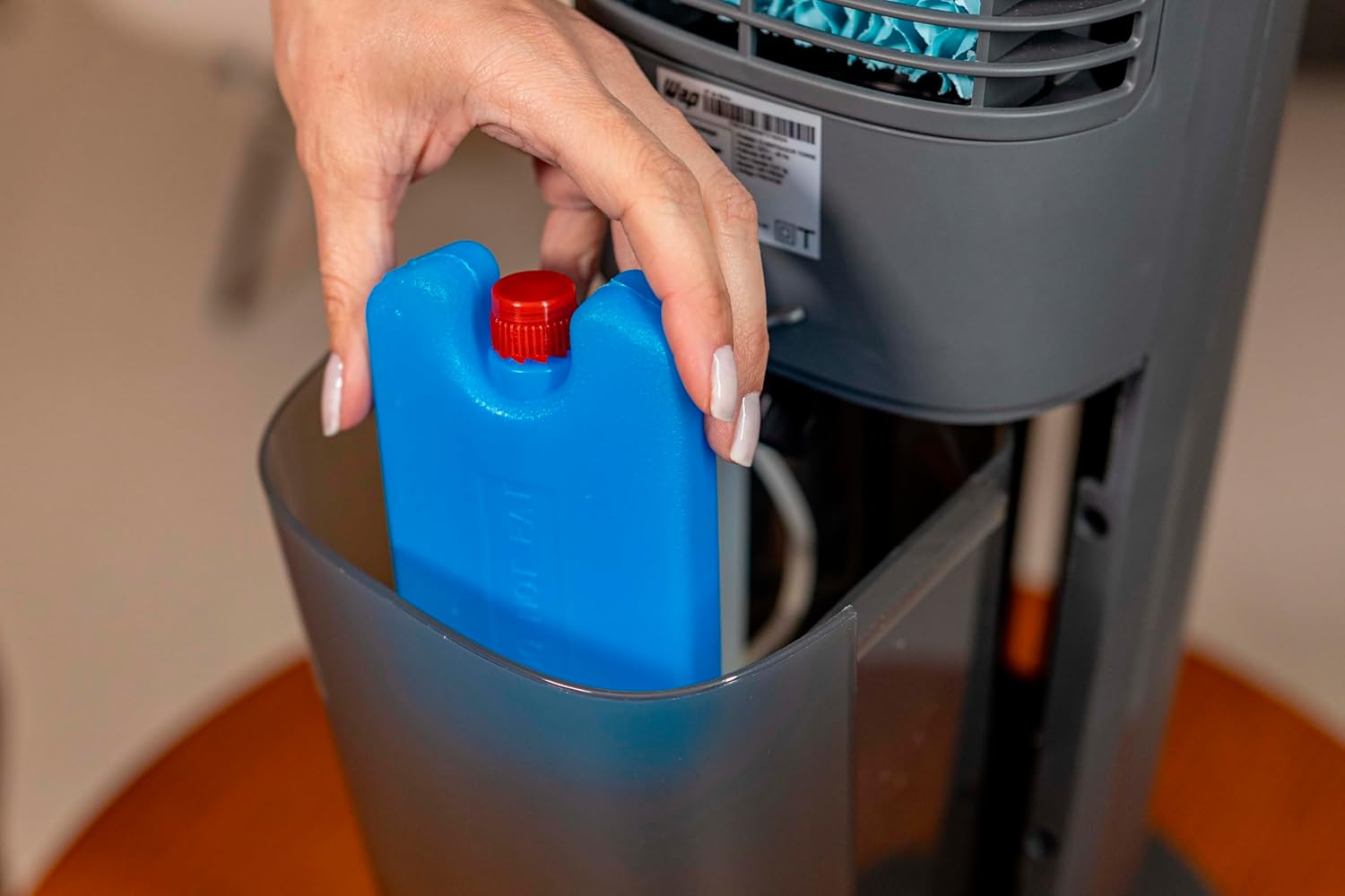 WAP Climatizador de Ar AIR FRESH 4 em 1 com Reservatório para Essência e 3 Níveis de Velocidades Baixo Ruído 90W - Moderno