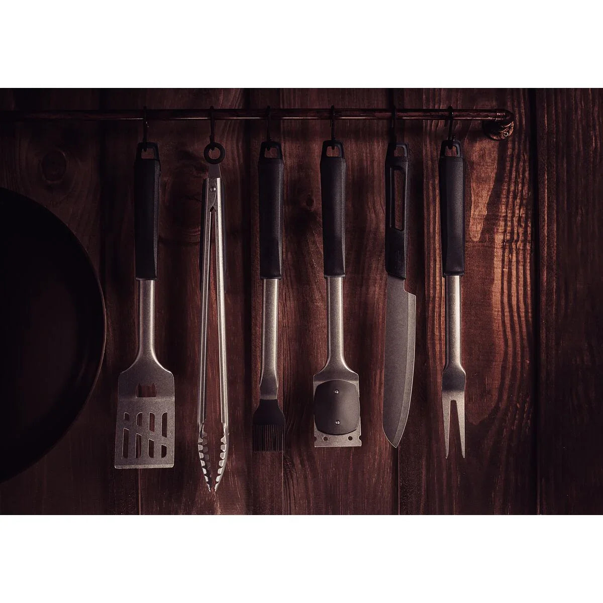 Escova para Grelhas Tramontina Churrasco Black em Aço Inox e Cabo de Polipropileno Preto com Raspador - Versátil