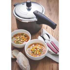 Panela de Pressão 4 5 L Tramontina Vancouver com Fechamento Externo Revestimento Antiaderente Starflon T1 e Tampa Polida – Grafite - Versátil