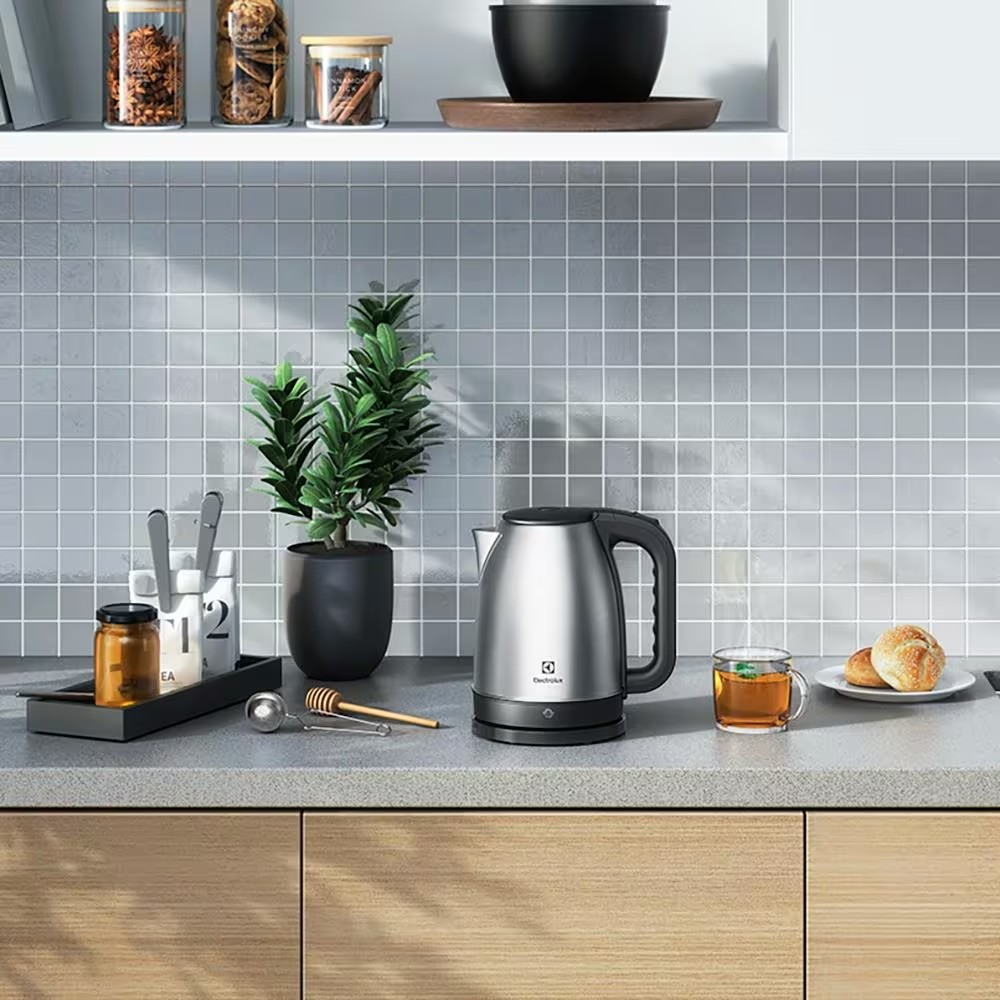 Chaleira Elétrica Electrolux Efficiente EEK10 1 8L Aço Escovado - Completo